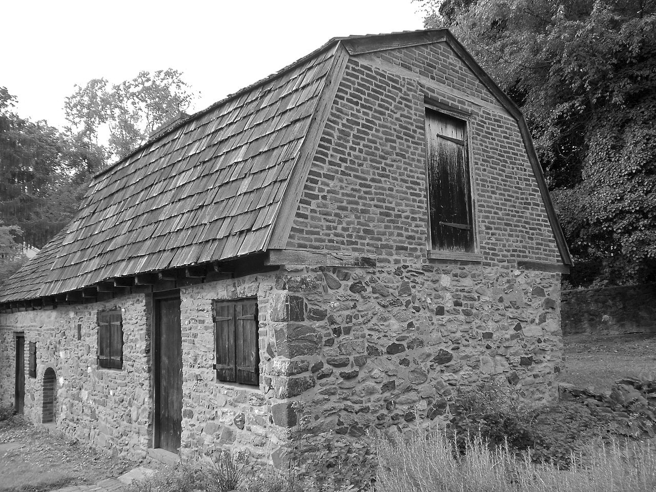 End view of Caleb Pusey House.JPG